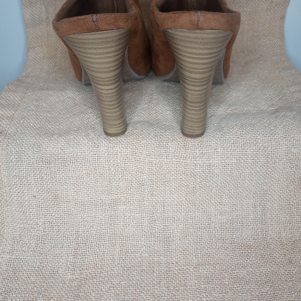 American Eagle Tan Camel Suede Open Toe Mules Clogs 4" Wood Heel Size 6 - Picture 10 of 14